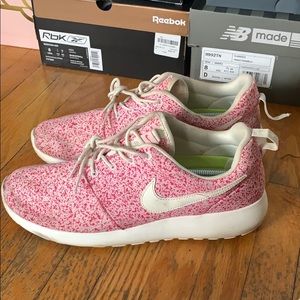 Nike Pink Roshe Run Sneakers